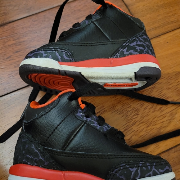 Jordan 3 toddler Retro Black and crimson hightops - Picture 5 of 10